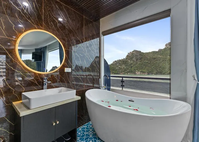 Aqua Luxury Cruise By Ahg