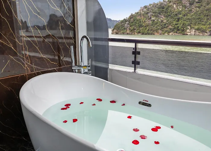 Aqua Luxury Cruise By Ahg 5*