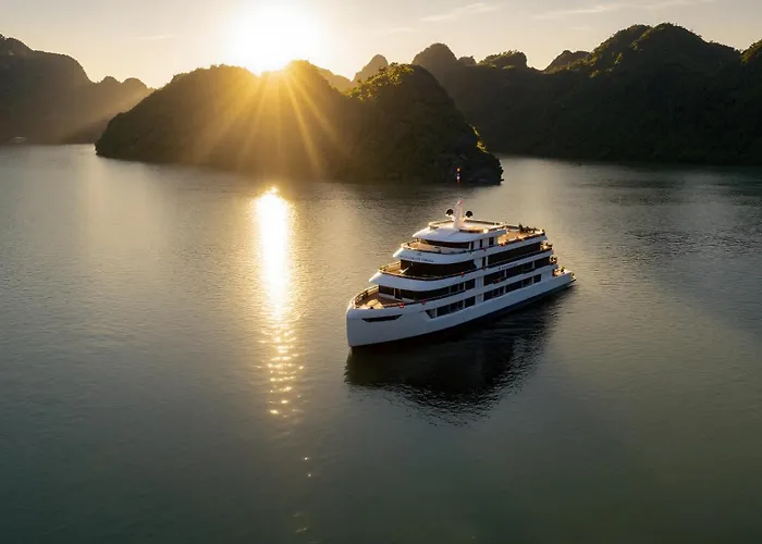 Aqua Luxury Cruise By Ahg Botel 5*